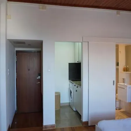 Alfama Facing Riverside Front * ליסבון