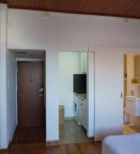 Alfama Facing Riverside Front * ליסבון