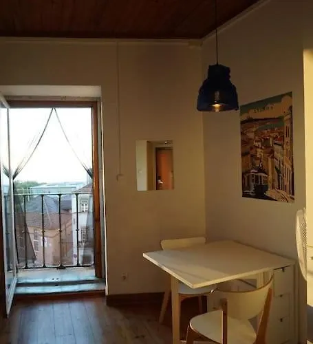 Alfama Facing Riverside Front * ליסבון